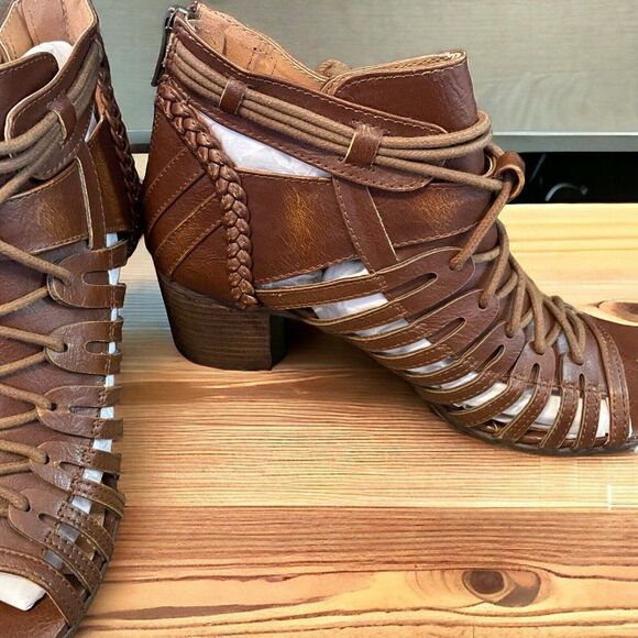 Not Rated Cupertine Tan Wedge Pump Sandals size 7 - Picture 2 of 5